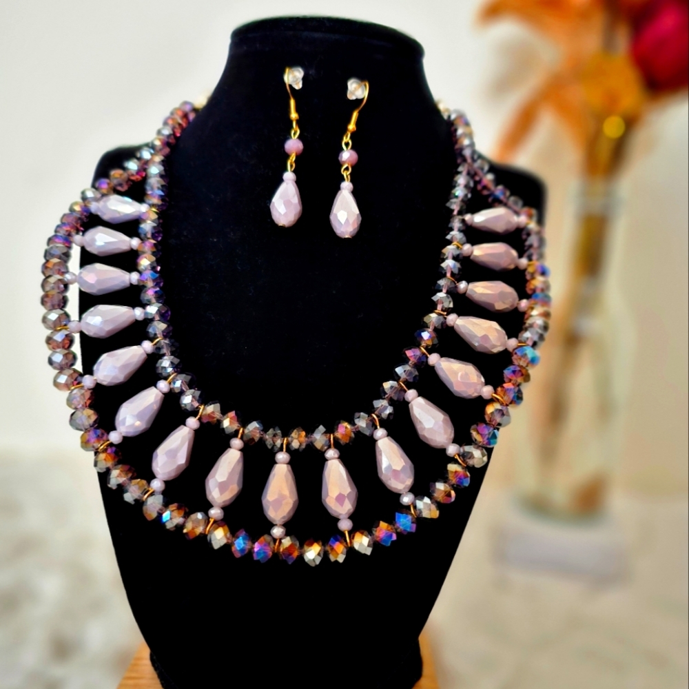 Adjustable necklace with earrings
